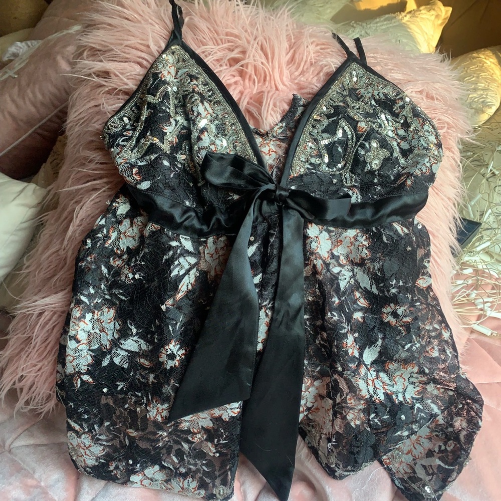 Y2k RARE & beautiful Black & Silver Lace Babydoll top